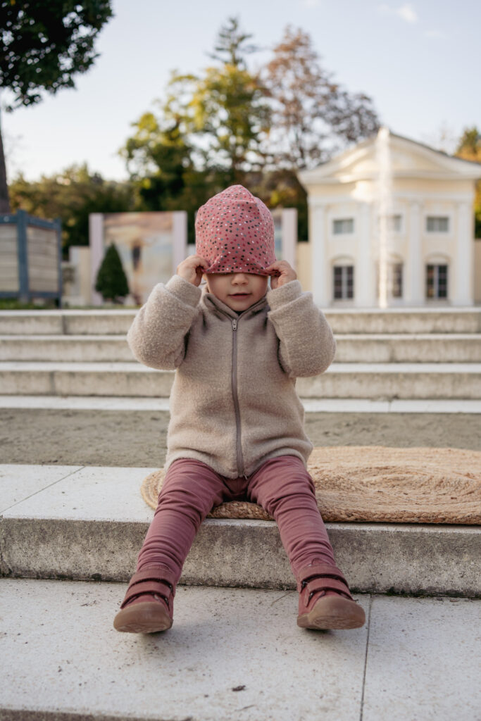 Familienfotografie Wiener Neustadt – natürliches Familienfotoshooting mit Kindern